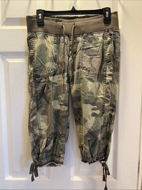 Younique Women's Camo Ankle Cropped Jogger Pants - Olive Green